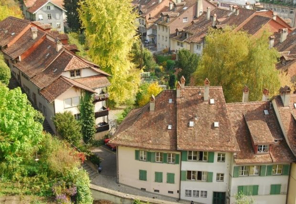 Residenti in Svizzera con Immobili in Italia: Guida Completa